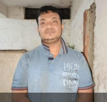 ছাত্র-জনতার ওপর হামলা ও হত্যা চেষ্টার অভিযোগে একাধিক মামলার আসামী   স্বেচ্ছাসেবক লীগ নেতা গ্রেপ্তার