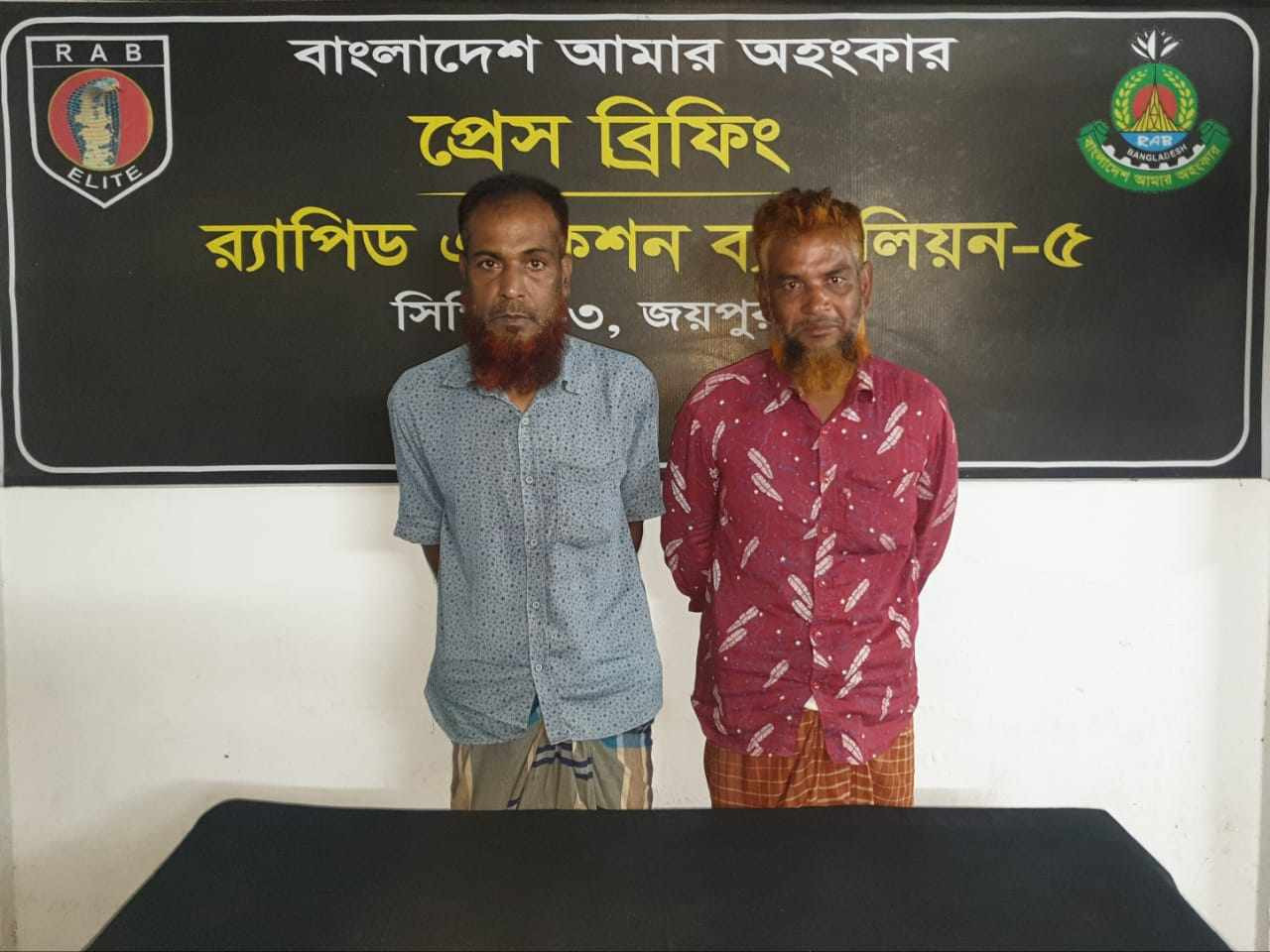 বদলগাছীর ঐতিহাসিক পাহাড়পুর থেকে ইয়াবা ও ট্যাপেন্টডল ট্যাবলেট সহ দুই মাদক কারবারি র‍্যাব ৫ এর হাতে আটক