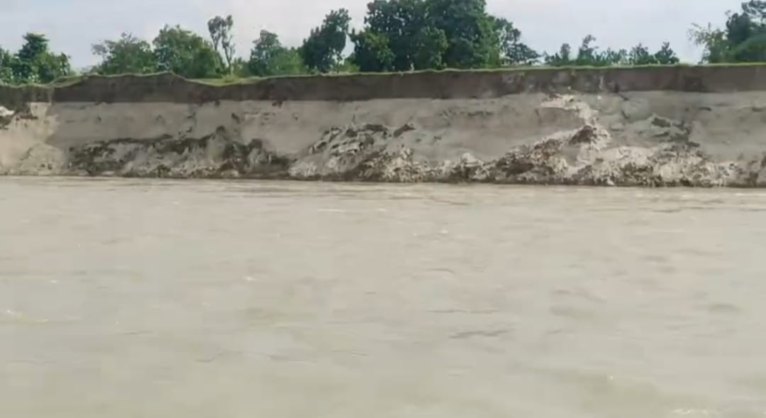 চাঁপাইনবাবগঞ্জে পদ্মা ও মহানন্দা নদী তীরবর্তী এলাকায় ভয়াবহ ভাঙ্গন