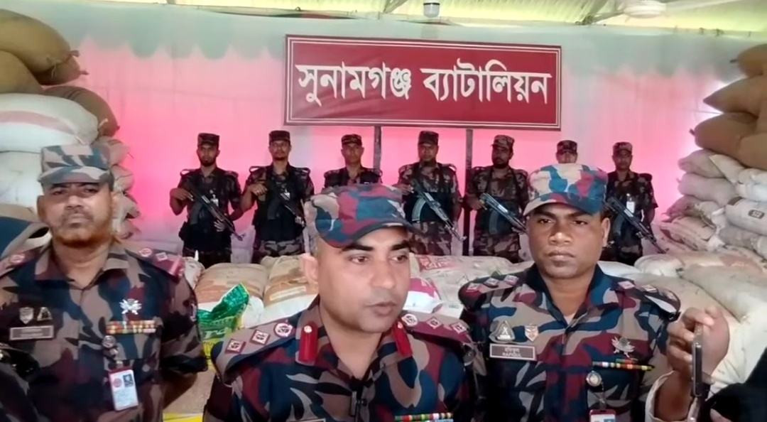 সুনামগঞ্জের জামালগঞ্জের রক্তিনদীতে বিজিবি”র অভিযানে একটি স্ট্রীলবডি নৌকাসহ দেড়কোটি টাকার উপরে ভারতীয় অবৈধ পণ্য আটক