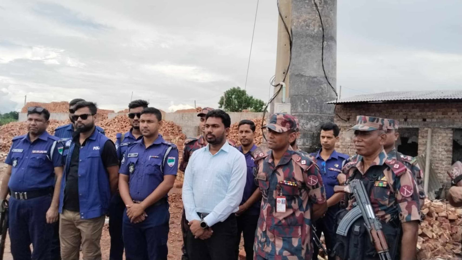 কালিগঞ্জে অবৈধ ইটভাটায় ভ্রাম্যমাণ আদালতের অভিযান: জেনারেটর জব্দ ও জরিমানা আদায়।