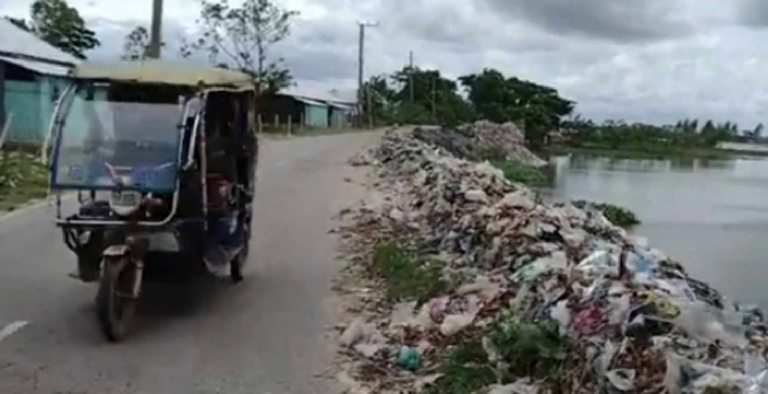 জগন্নাথপুরে আঞ্চলিক মহাসড়ক এর পাশে ময়লা-আবর্জনার স্তুপ, জনস্বাস্থ্য হুমকির মূখে