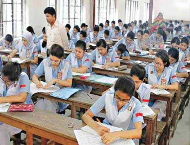 গোমস্তাপুরে এসএসসি ও সমমানের পরীক্ষার ১ম দিনে অনুপস্থিত ৩৮ জন