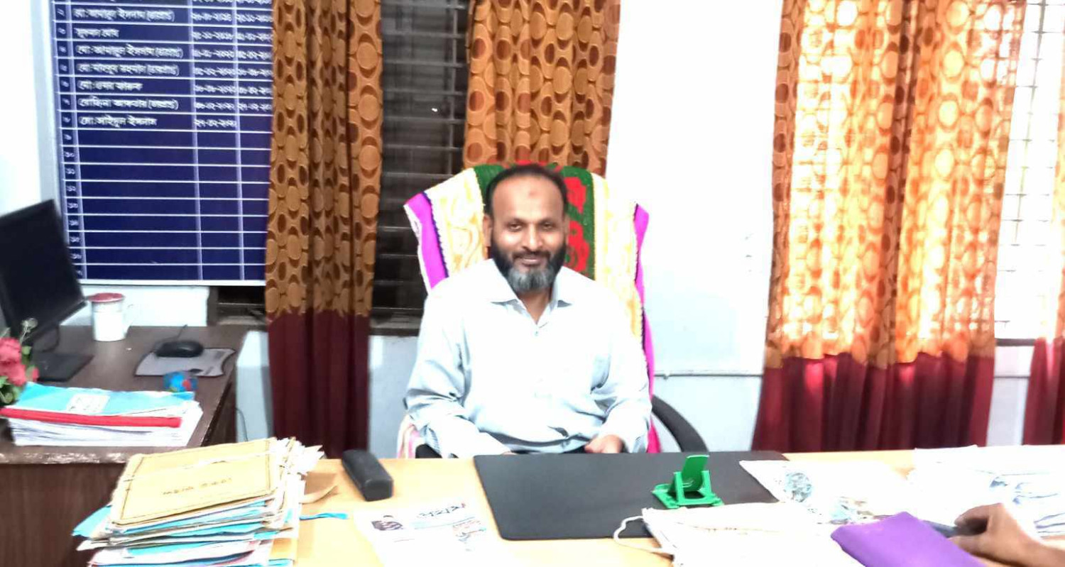 বদলগাছীতে সেই ব্যাংক ম্যানেজার ও সহকর্মী কর্মস্থলে অনুপস্থিত