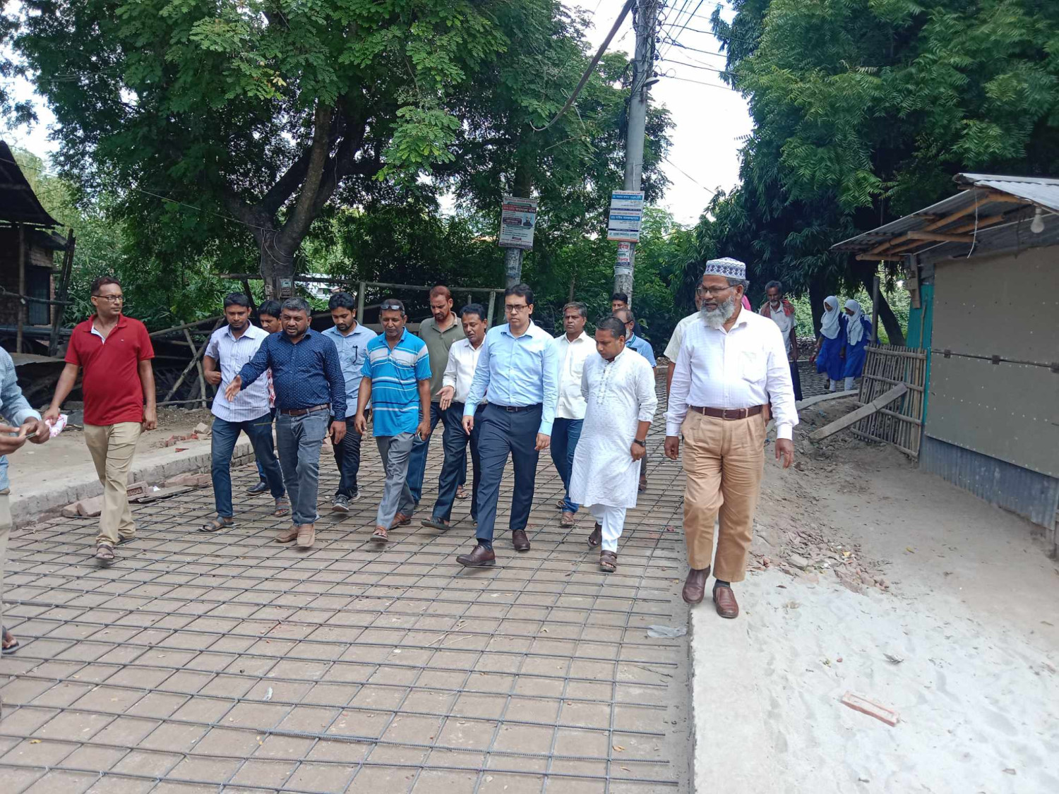 রহনপুর পৌরসভার উন্নয়নমূলক কার্যক্রম পরিদর্শনে পৌর প্রশাসক