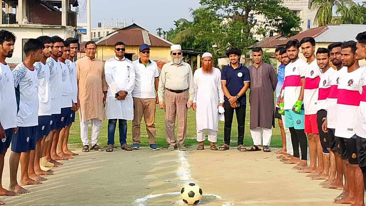 ফুলবাড়িয়ায় ঈদ উৎযাপন উপলক্ষে প্রীতি ফুটবল ম্যাচ উদ্বোধন করেন -বিগ্রেডিয়ার জেনারেল (অবঃ) সাইফুল ইসলাম বাদল