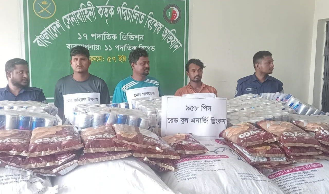 ছাতকে সেনাবাহিনীর অভিযানে ভারতীয় চোরাই পণ্যসহ ৩ জন আটক