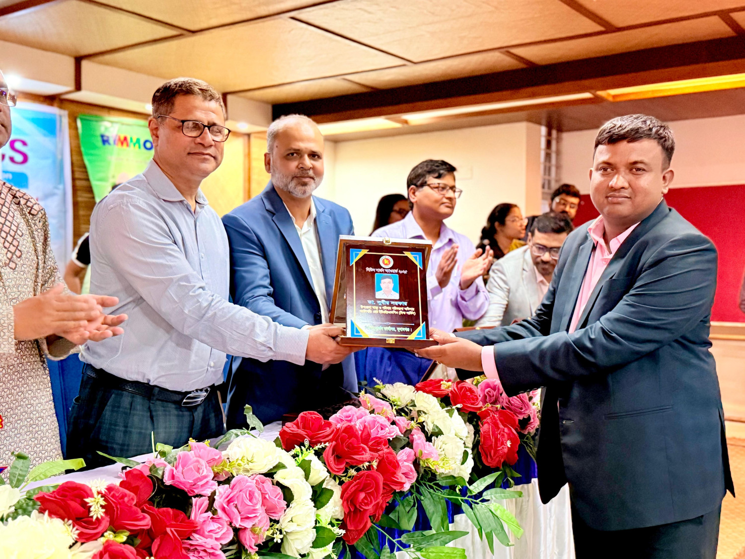 সুনামগঞ্জে "সিভিল সার্জন আ্যওয়ার্ড-২০২৫" পেলেন ডা.সুবীর সরকার।