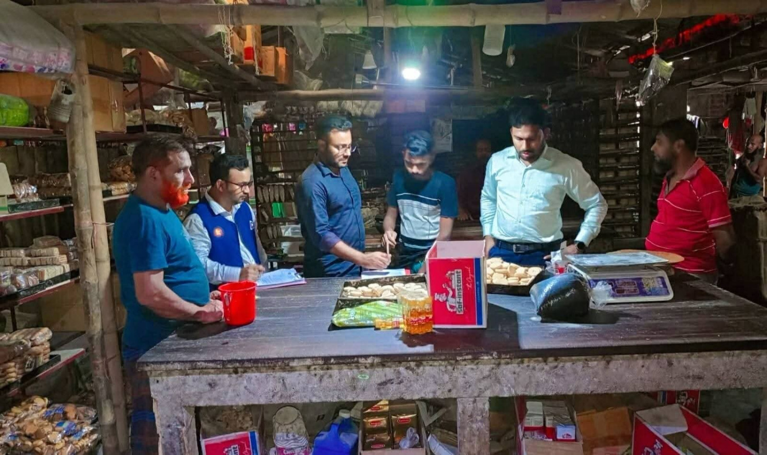 কালিগঞ্জ ও চৌমুহনীতে ভ্রাম্যমাণ আদালতের অভিযান। দুই প্রতিষ্ঠানে ৫০ হাজার টাকা জরিমানা