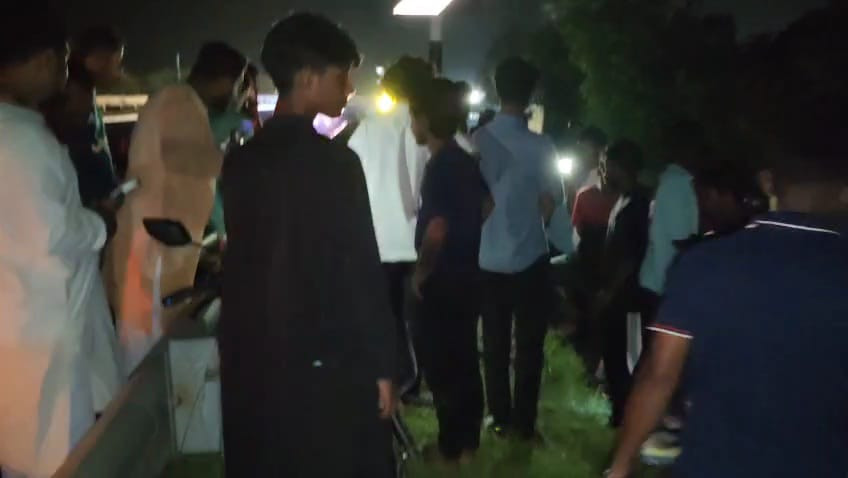 মাওয়া এক্সপ্রেসওয়েতে নিয়ন্ত্রণ হারিয়ে ৪ গাড়িকে চাপা দিলো বাস, আহত একাধিক।