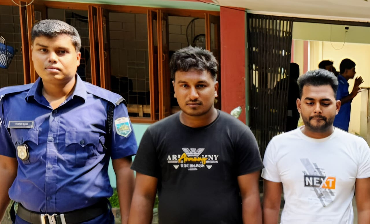 ডিবি পরিচয়ে প্রেম,চাইনিজ খাওয়ার নামে দুই নারীর মালামাল লুটের অভিযোগে বাগমারায় দুই প্রতারক-গ্রেপ্তার