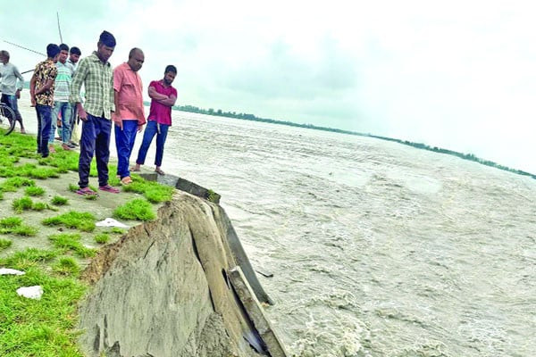 তিস্তা সেতু রক্ষা বাঁধের ৬০ মিটার নদীগর্ভে বিলীন
