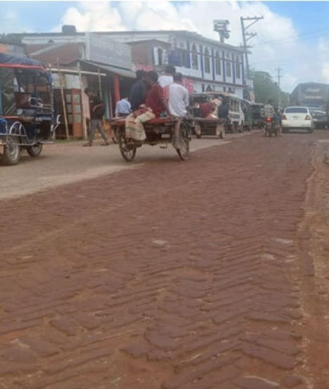 কুষ্টিয়া-ঝিনাইদহ মহাসড়ক এখন ‘হেরিংবন’