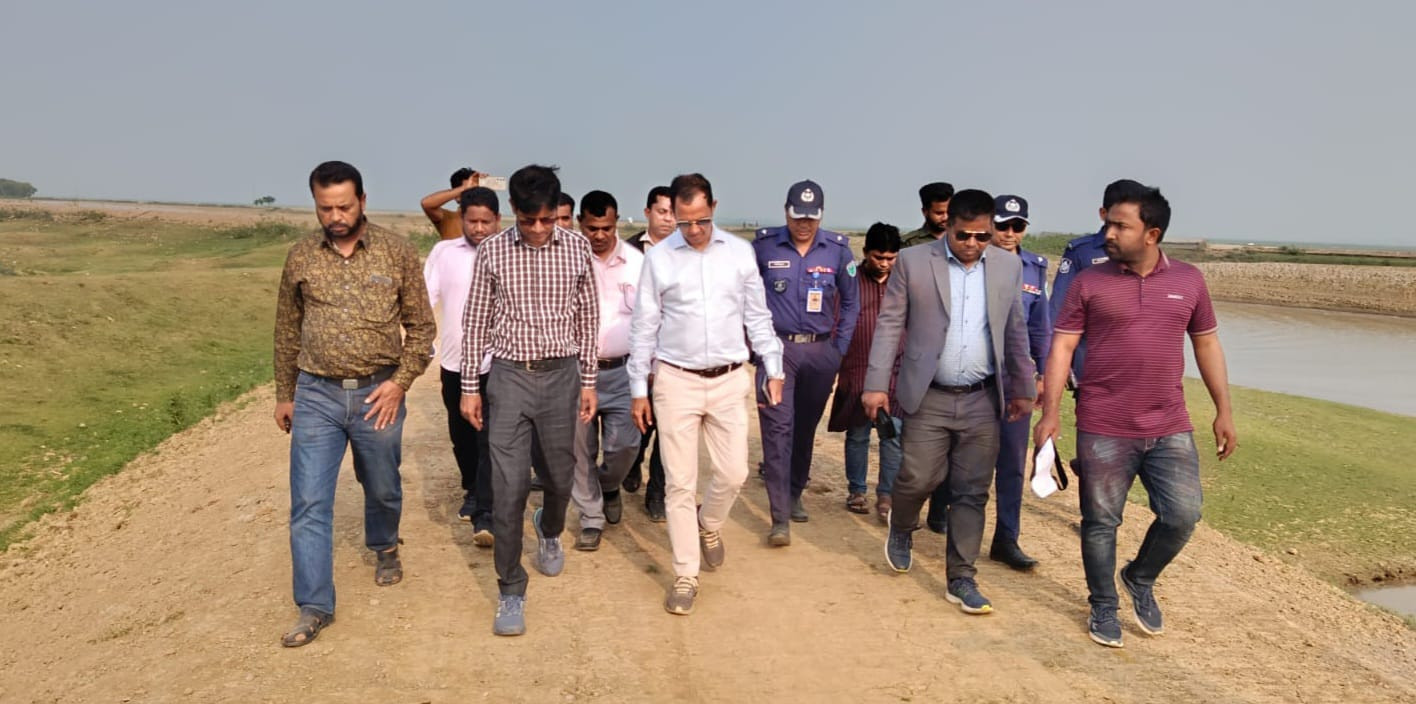 ধর্মপাশায় হাওরে ফসল রক্ষা বাঁধ পরিদর্শনে সুনামগঞ্জ এক এর এমপি কামরুজ্জামান কামরুল