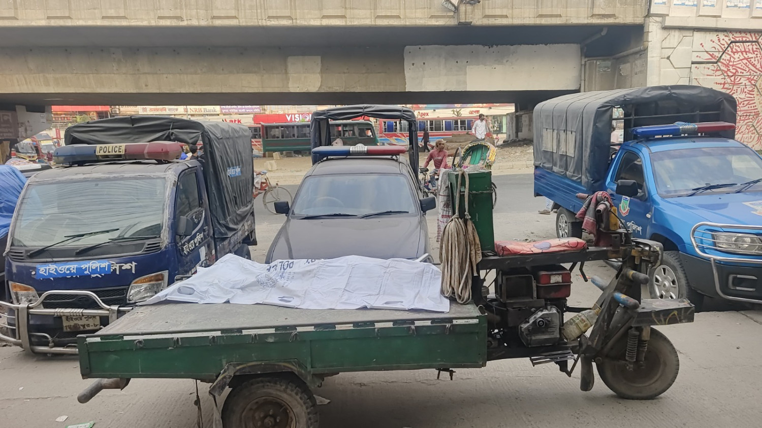 রূপগঞ্জে কাভার্ড ভ্যানের ধাক্কায় মোটরসাইকেল আরোহী নিহত \ চালক আটক