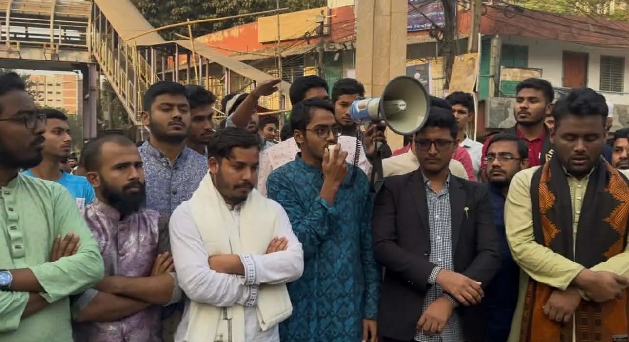 ওসমান হাদী গুলিবিদ্ধ হওয়ার ঘটনায় জবিতে বিক্ষোভ মিছিল