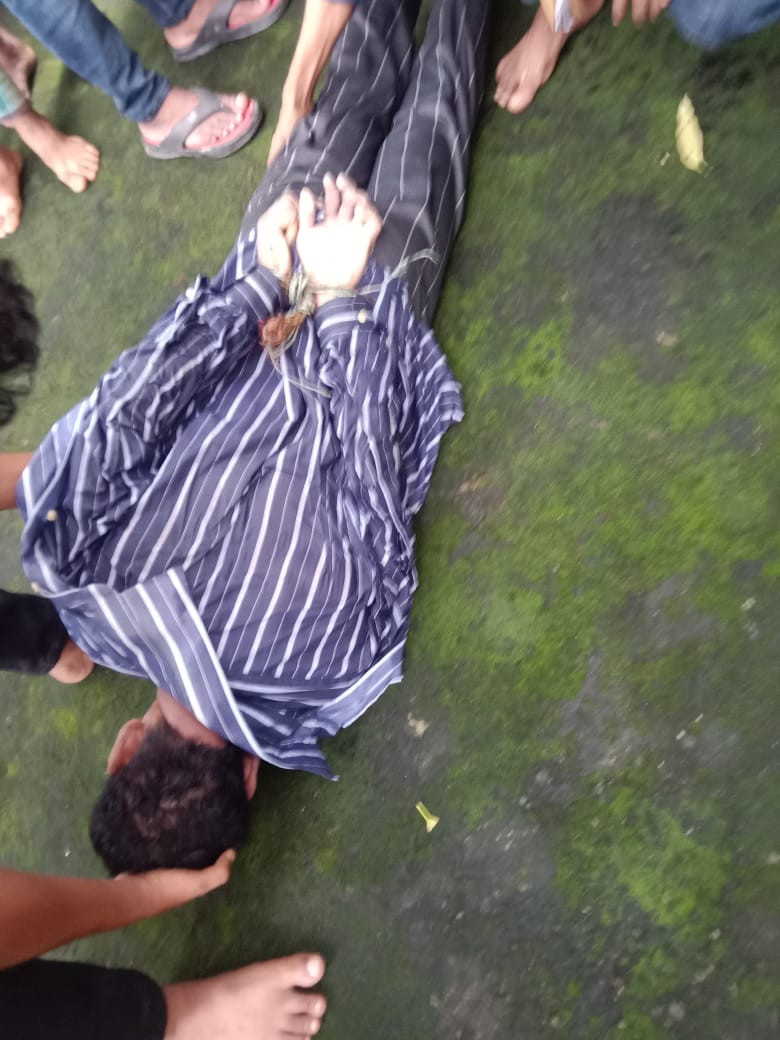 শ্রীনগরে রহস্যজনকভাবে এক ব্যক্তির ঝুলন্ত লাশ উদ্ধার