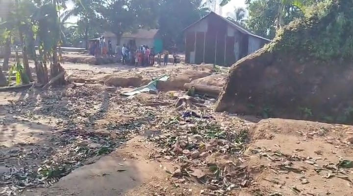 তাহিরপুরের হত্যাকান্ডের জেরে প্রতিপক্ষের ১৯টি বাড়ীঘর ভাংচুর ও লুটতরাজ দ্রুতবিচার আইনে মামলা