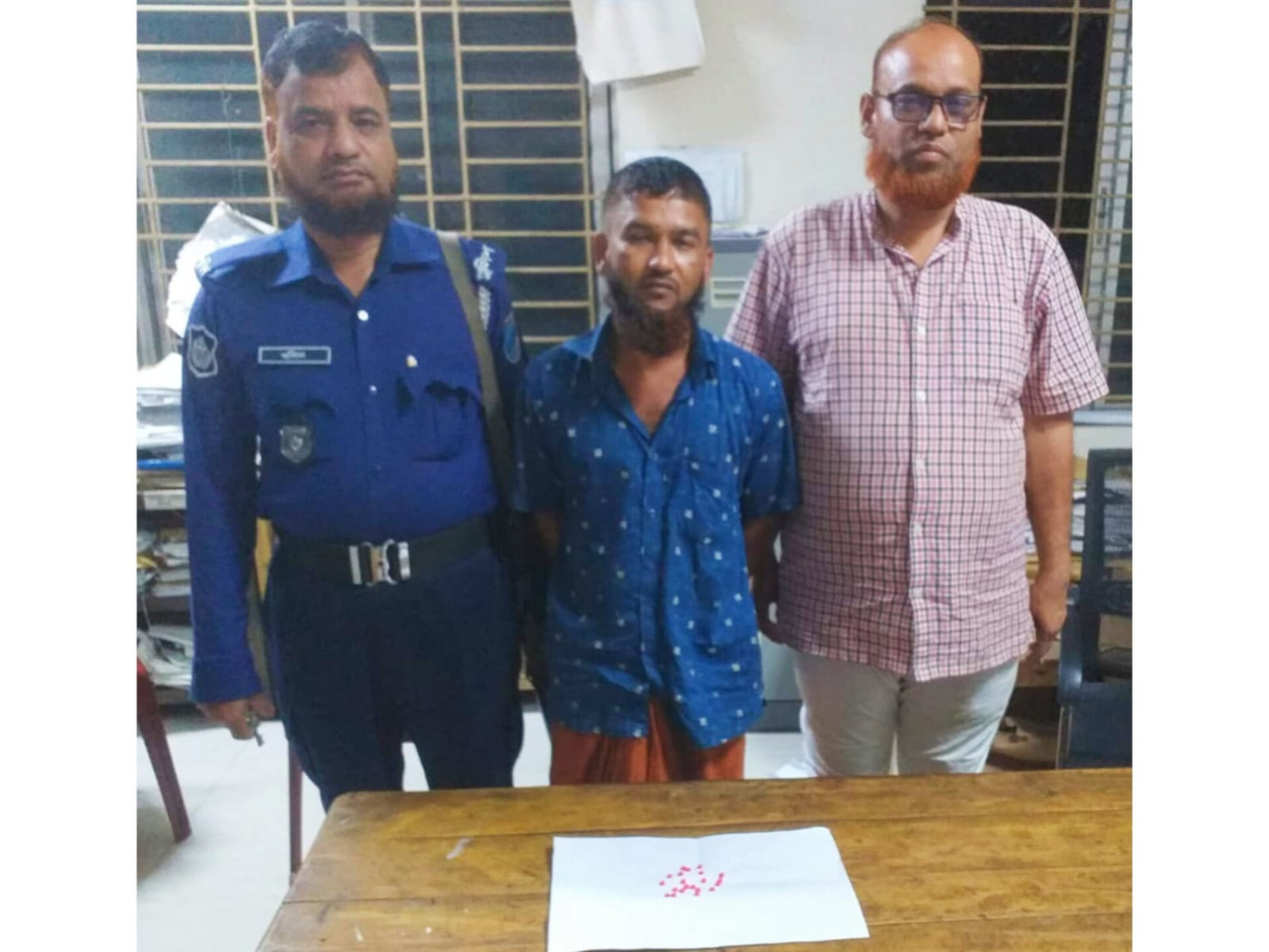 মনোহরদীতে চালাকচর ইউনিয়নে ইয়াবাসহ এক মাদক বিক্রেতা গ্রেফতার