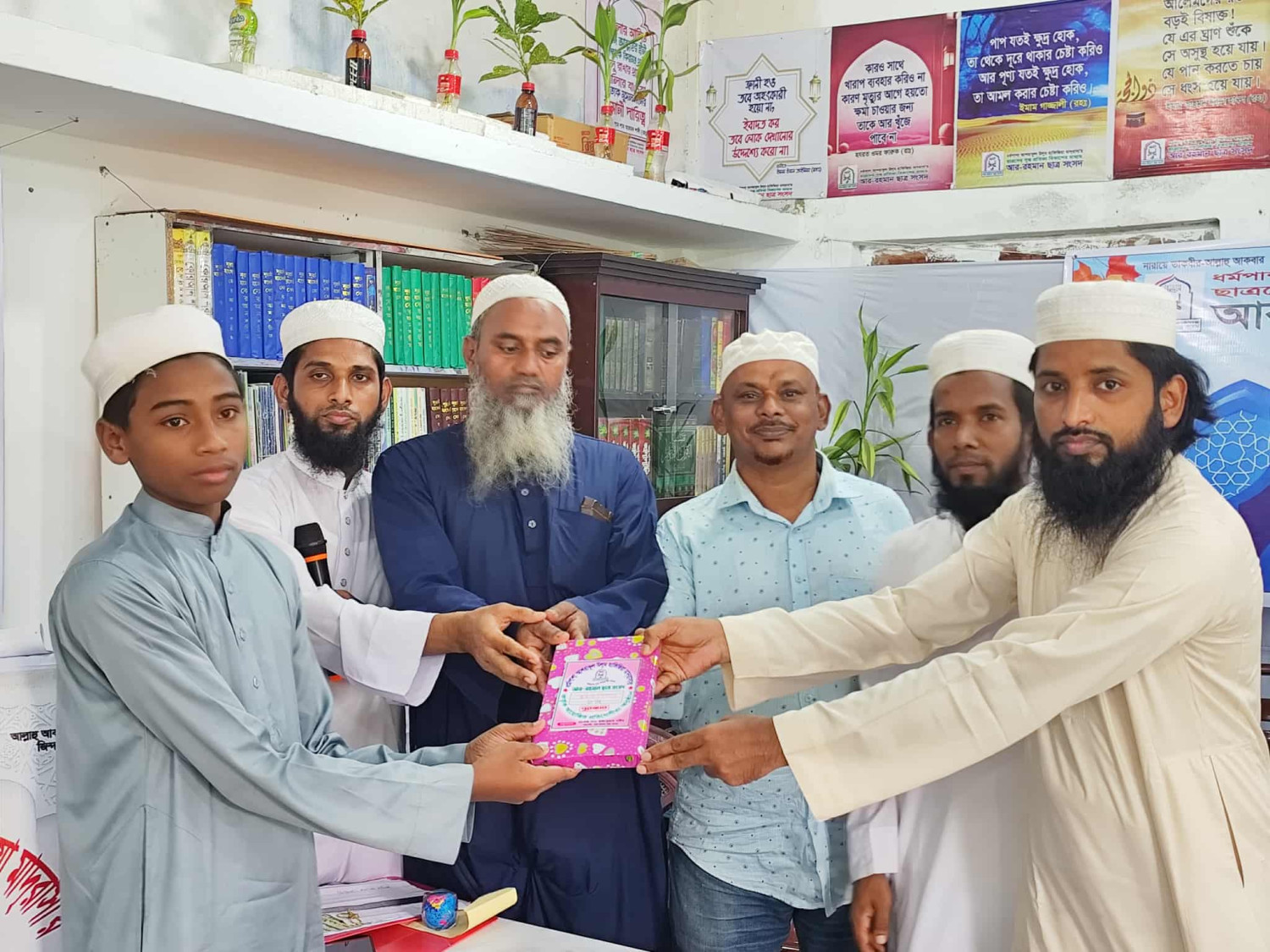 ধর্মপাশায় সীরাতুন্নবী (সা.) উপলক্ষে বক্তৃতা,কুইজ ও প্রশ্নোত্তর প্রতিযোগিতা ও পুরস্কার বিতরণ