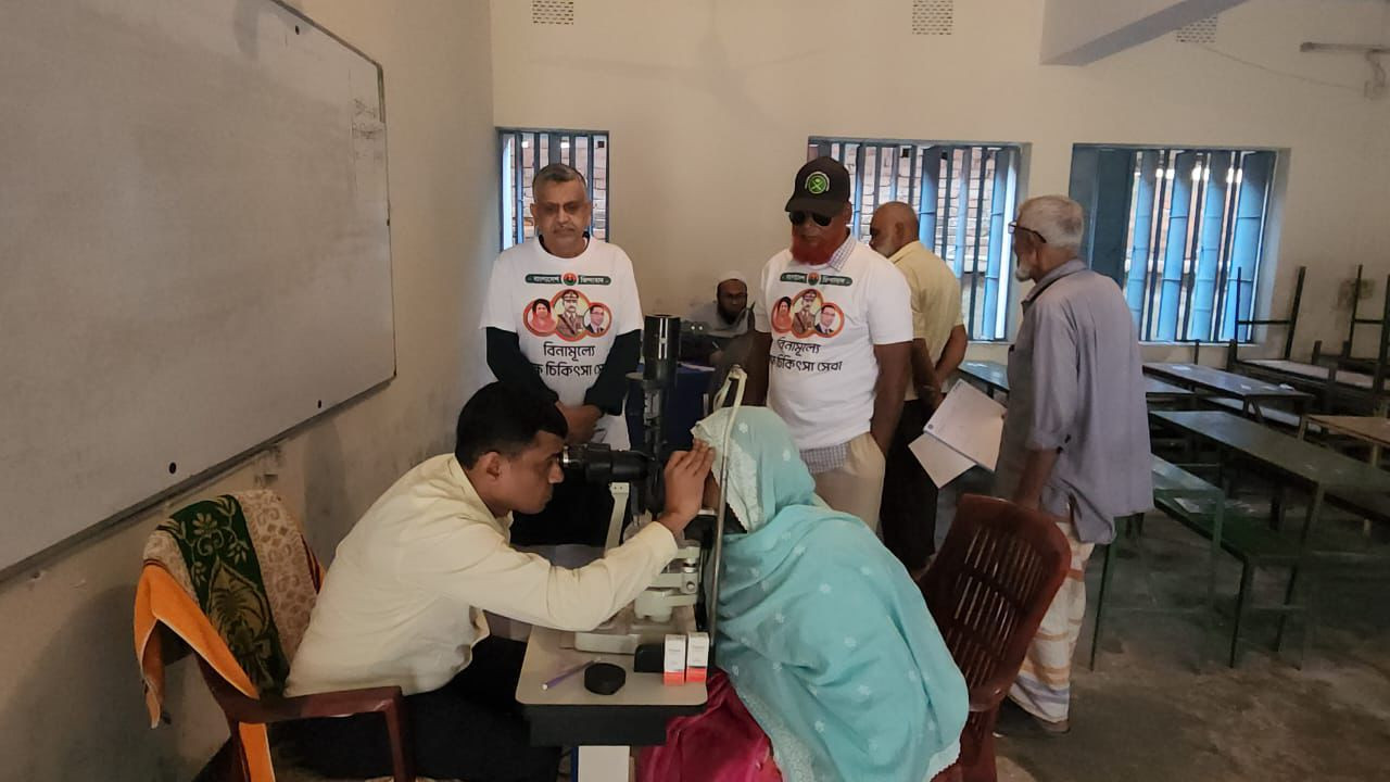 ভেড়ামারায় বিনামূল্যে চক্ষু চিকিৎসা ক্যাম্প