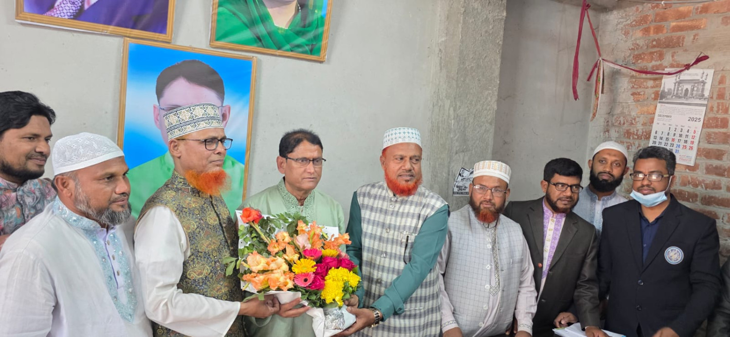 মান্দায় সম্প্রীতির বার্তা: সদ্য নির্বাচিত এমপি ডা. টিপুর সঙ্গে জামায়াত প্রার্থীর সৌজন্য সাক্ষাৎ