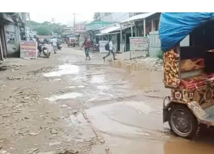ধর্মপাশা হইতে মধ্যনগর যাওয়ার ১০ কিলোমিটার সড়কের বেহাল দশায় জনগনের চরম ভোগান্তি