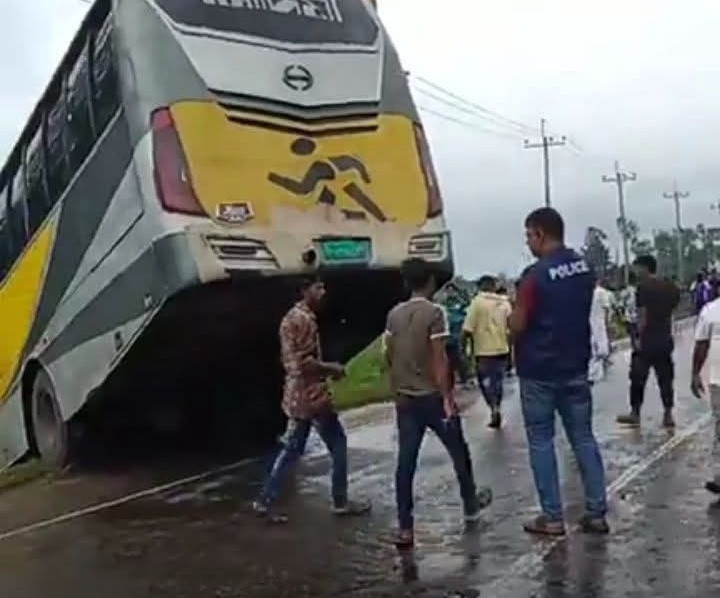 নবীগঞ্জে বাস চাপায় মা-ছেলে সহ ২ জনের মর্মান্তিক মৃত্যু