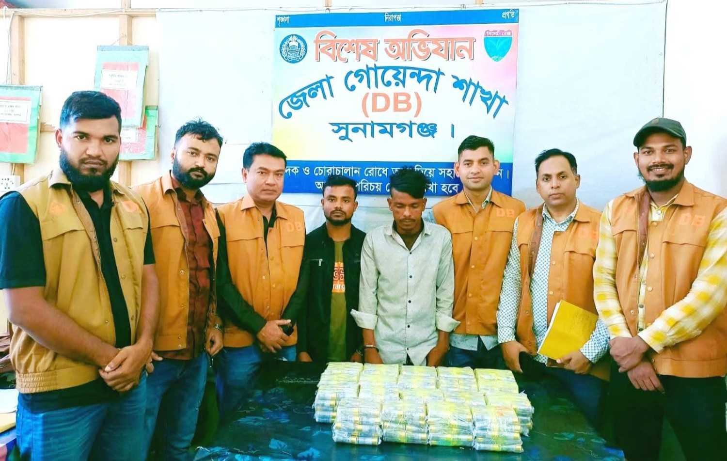 ডিবি পুলিশের অভিযানে শর্টগানের ৯৫০ রাউন্ড কার্তুজসহ দুইজন গ্রেফতার