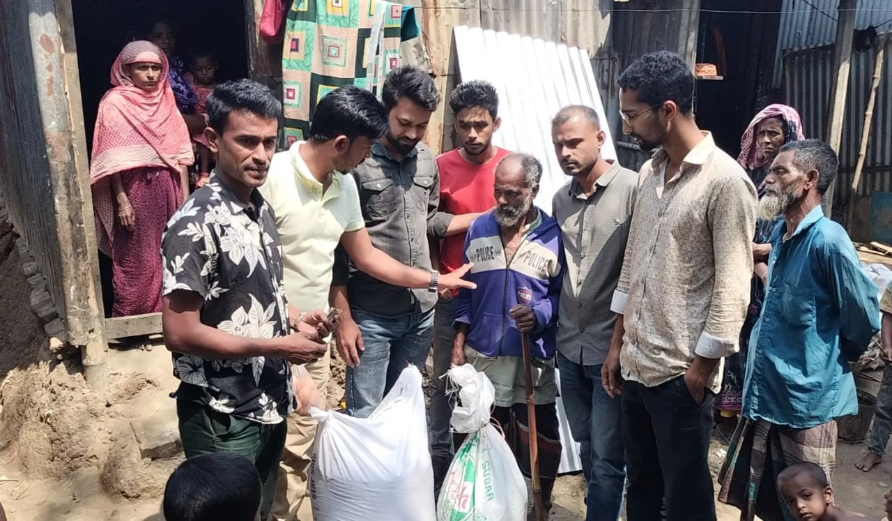 ভিক্ষায় চলে সংসার, ঈদের আনন্দহীন পরিবারে পাশে স্থানীয় বন্ধু মহল