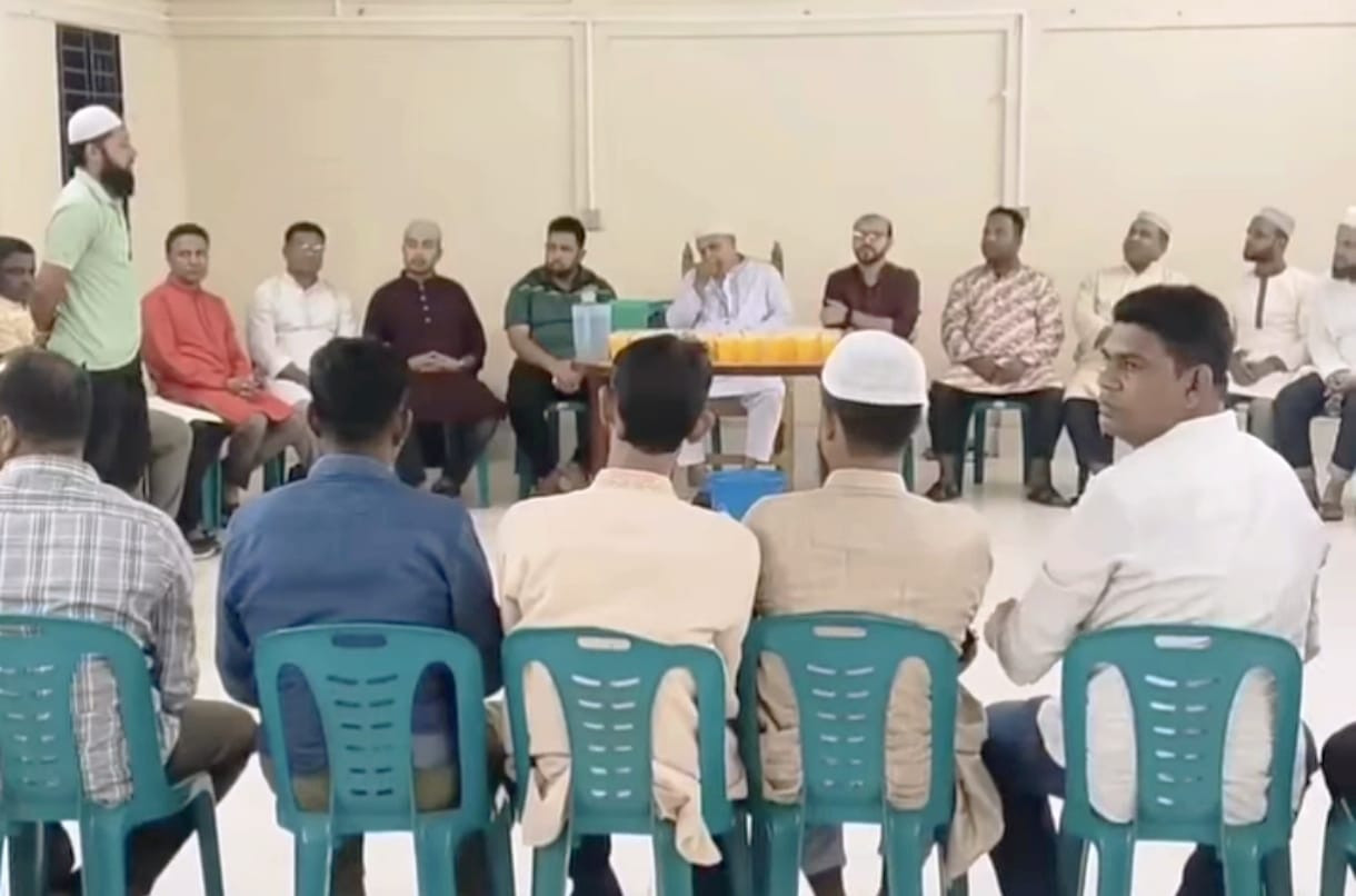 বাদাঘাট পাবলিক উচ্চ বিদ্যালয়ের এসএসসি ২০০২ ব্যাচের বন্ধুদের ইফতার মাহফিল