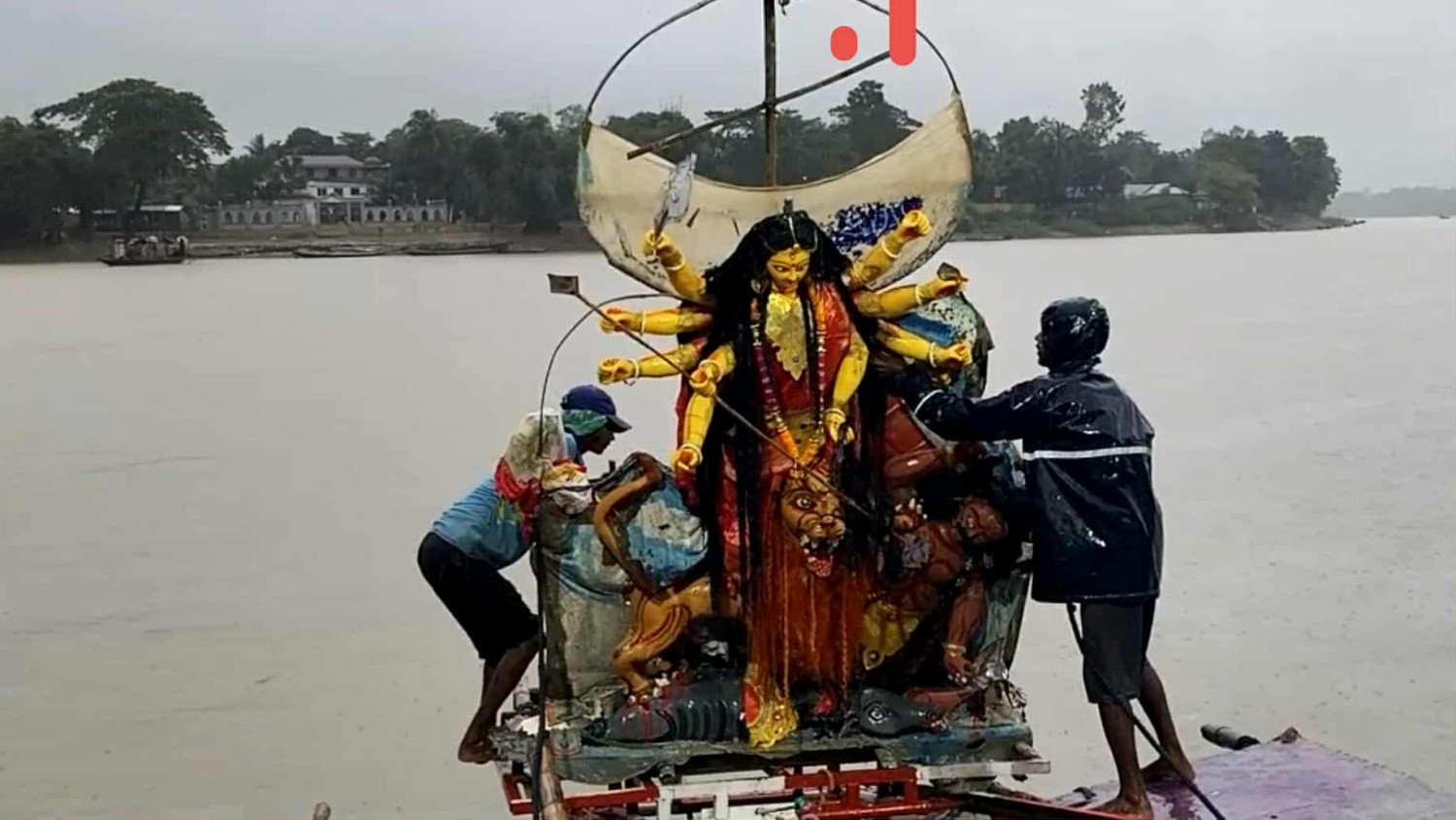 সুনামগঞ্জে প্রতিমা বির্সজনের মধ্যদিয়ে ৫দিনব্যাপী হিন্দু সম্প্রদায়ের সবচেয়ে বড় ধর্মীয় উৎসব শারদীয় দূর্গাপূজা সম্পন্ন