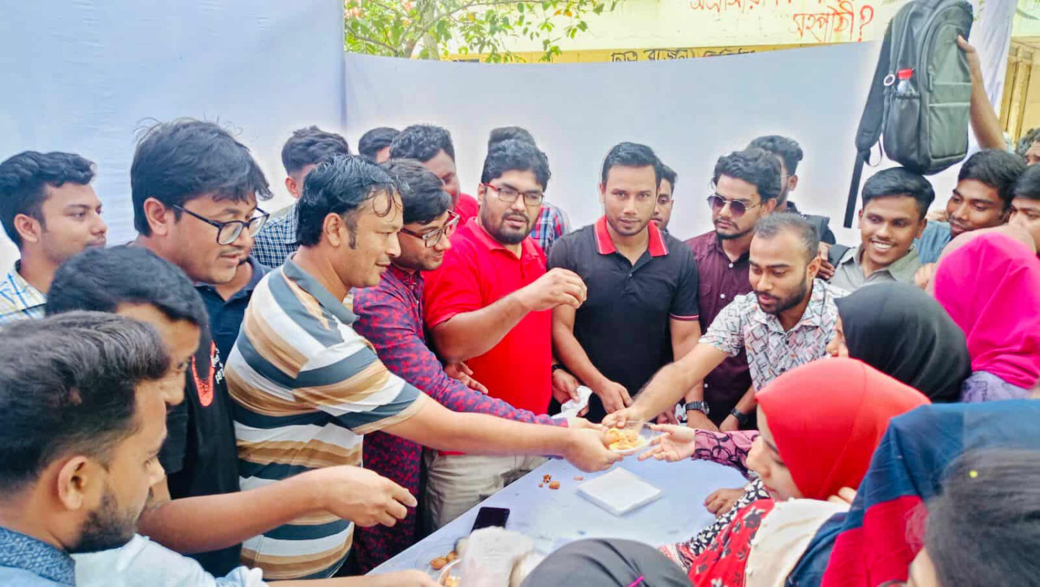 জবি ছাত্রদল নেতার উদ্যোগে ফুচকা ফেস্ট অনুষ্ঠিত ‎