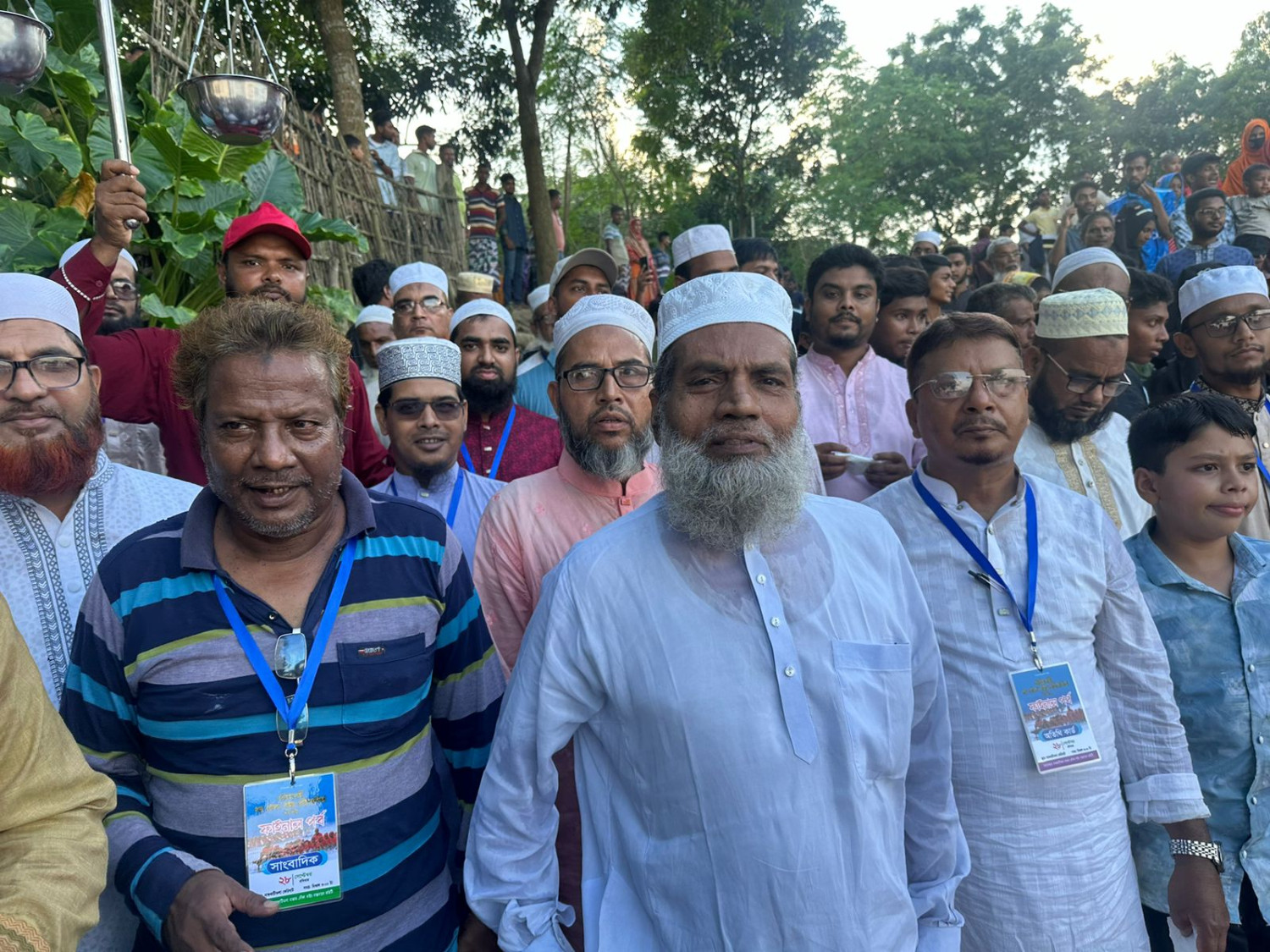 চাঁপাইনবাবগঞ্জের শিবগঞ্জে মহানন্দা নদীতে ঐতিহ্যবাহী বড় নৌকা বাইচ প্রতিযোগিতার ফাইনাল পর্ব অনুষ্ঠিত