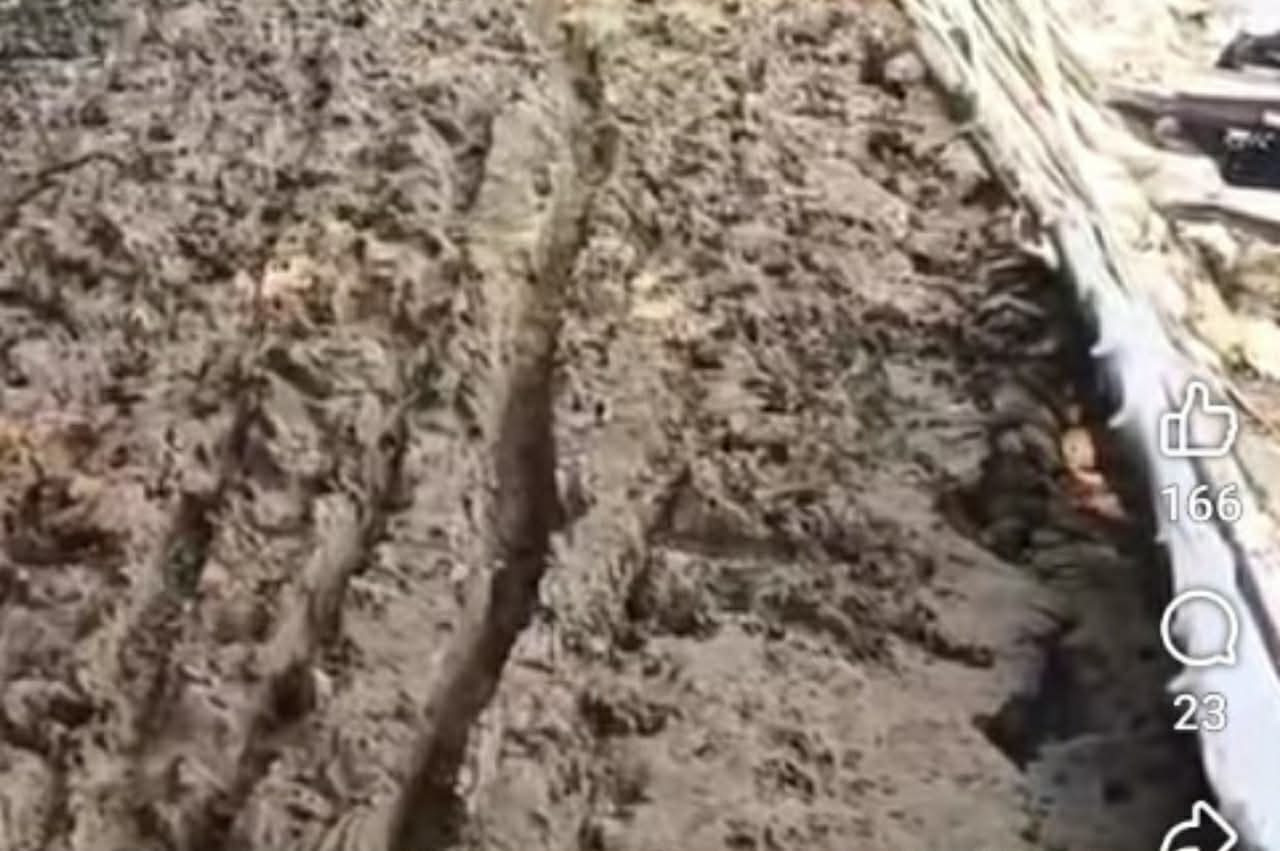 রাস্তা মেরামত নাকি কাদার প্রলেপ? ভোগান্তিতে জনপদ