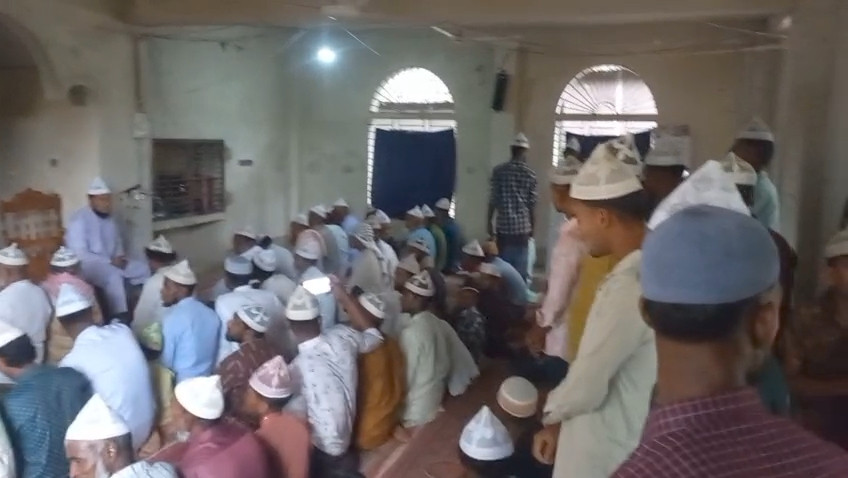 সৌদি আরবের সাথে মিল রেখে তাহিরপুরের আমতৈলসহ কয়েকটি গ্রামে আগাম ঈদ উদযাপন