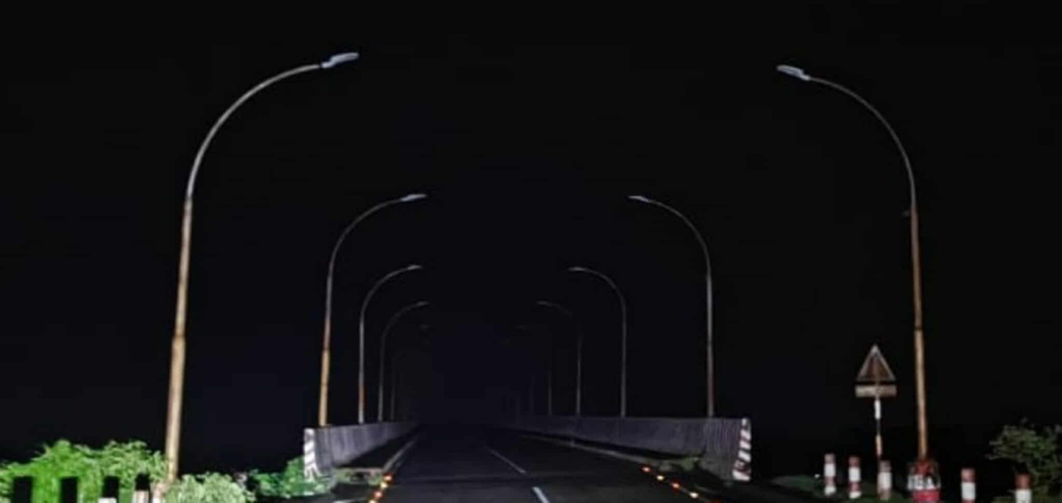 জগন্নাথপুরে রানীগঞ্জ সেতুর ল্যাম্পপোষ্ট নষ্ট,সন্ধ্যা নামলেই বাড়ছে অপরাধ!!