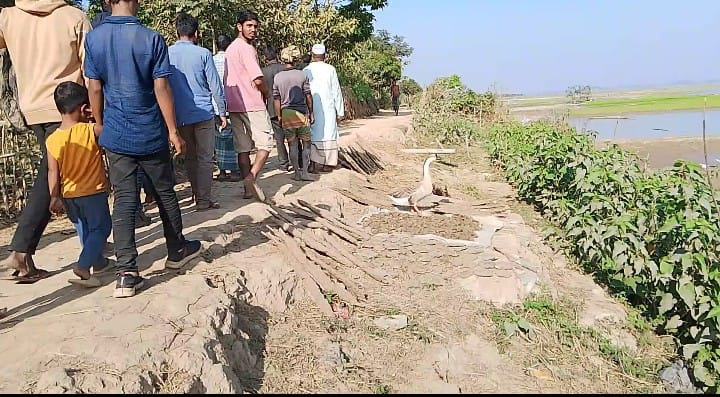 জমি নেই তবুও পি,আই,সি'র কাজ হাতিয়ে নিলেন কাজ পূর্ণ বিবেচনায় লিখিত অভিযোগ উপজেলা প্রশাসন ও জেলা প্রশাসন বরাবরে।