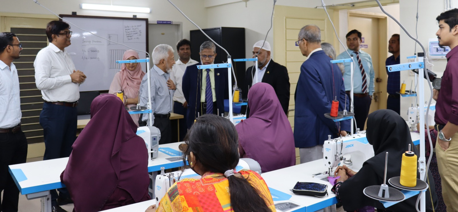 মধ্যনগর  বিএনপির জনসভায়  ধানের শীষের মনোনয়ন প্রত্যাশী কামরুজ্জামান কামরুল