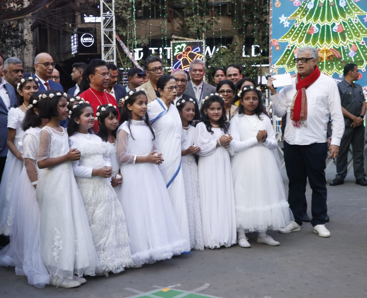 বড়দিনের ছুটি বাতিল করা নিয়ে কেন্দ্রীয় সরকারের বিরুদ্ধে সরব হলেন মমতা
