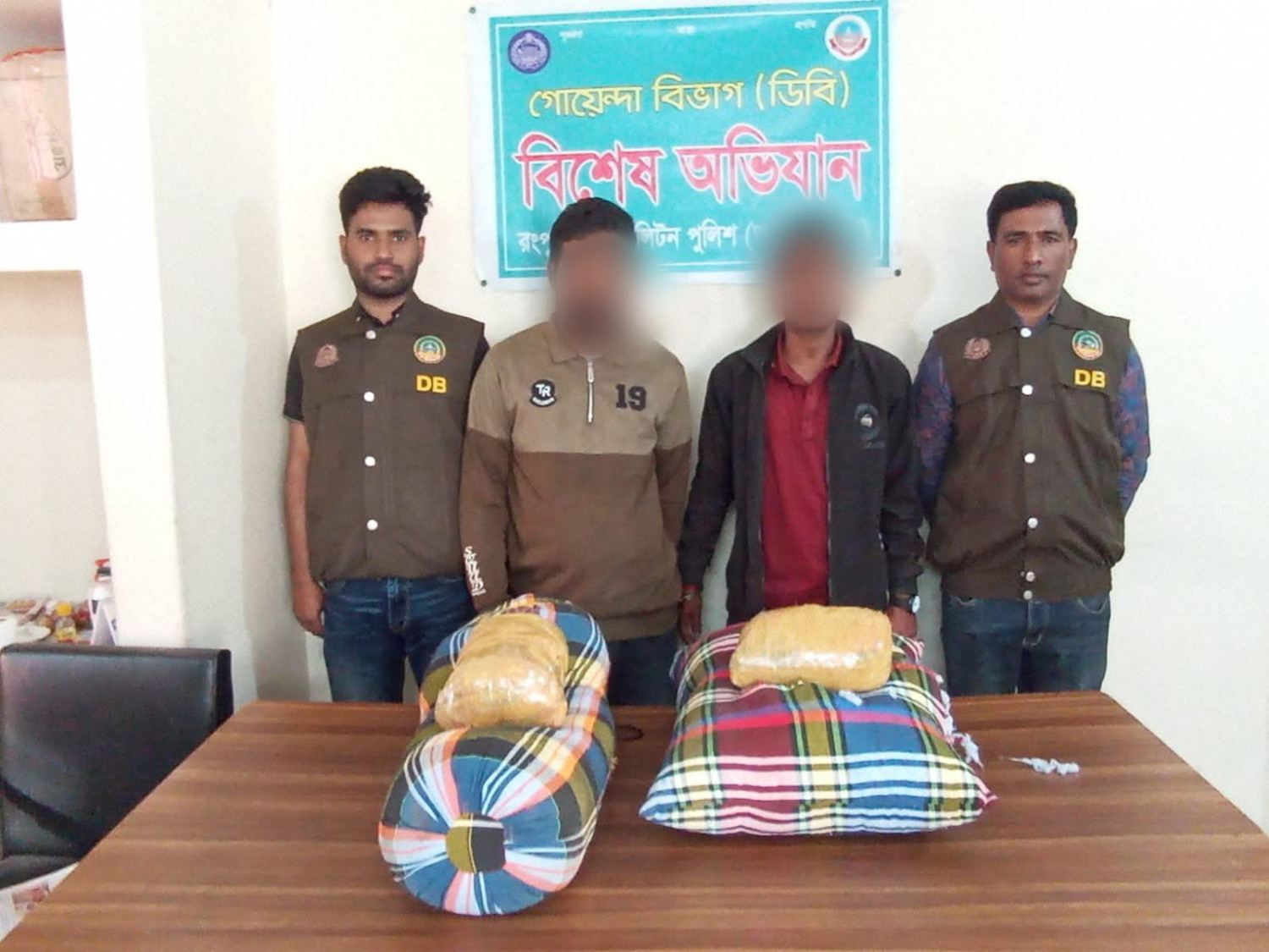 ৩ কেজি গাঁজাসহ ২ জন আসামী গ্রেফতার