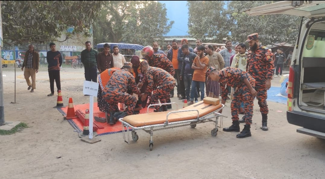 চাঁপাইনবাবগঞ্জ জেলা প্রশাসনের আয়োজনে ফায়ার সার্ভিসের প্রস্তুতিমূলক মহড়া অনুষ্ঠিত