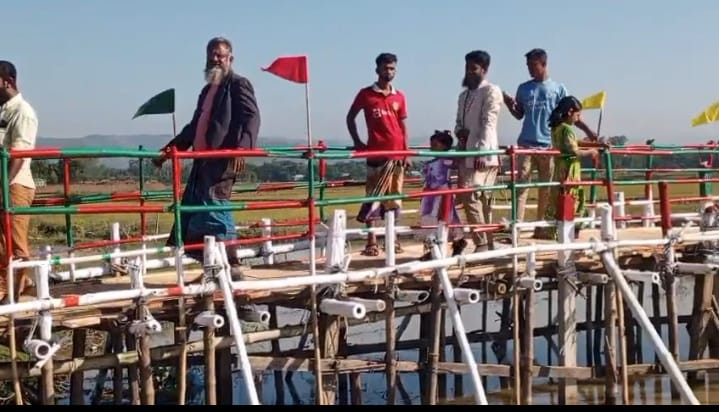 মধ্যনগর উপজেলা নির্বাহী কর্মকর্তার উদ্যোগে কাঠের ব্রিজ নির্মাণ সম্পন্ন,