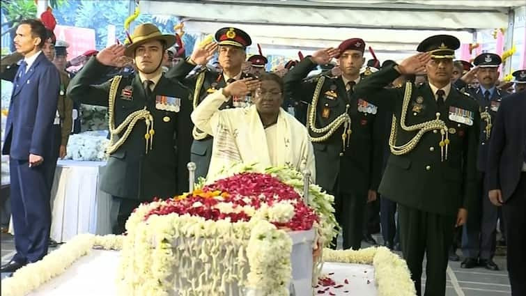 যমুনার তীরে বিলীন নশ্বর দেহ, চোখের জলে বিদায় মনমোহন সিংহকে, রাষ্ট্রীয় মর্যাদায় শেষকৃত্য