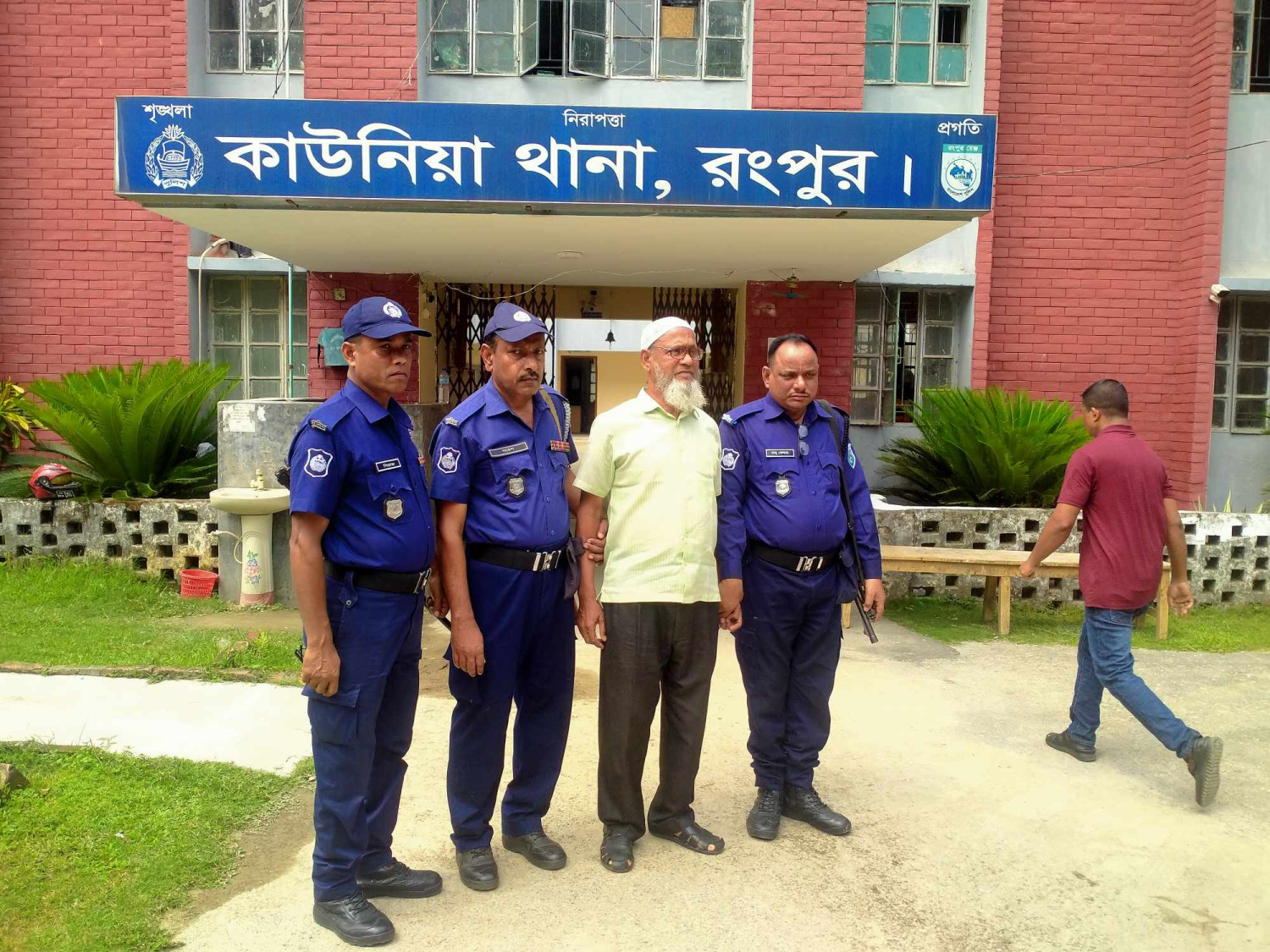 কাউনিয়ায় আওয়ামীলীগের সম্পাদক হান্নান গ্রেপ্তার