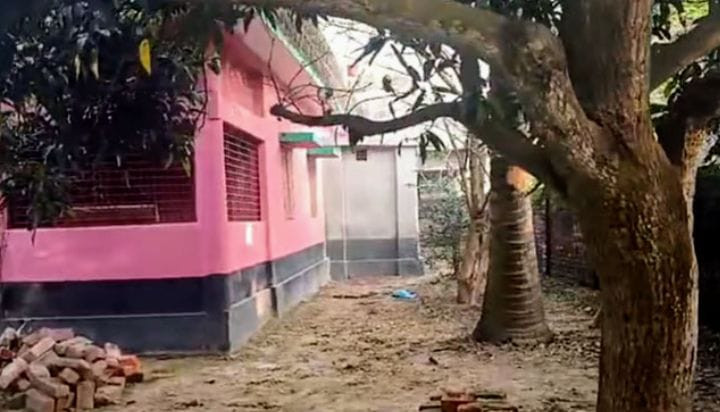 বাগমারা'য় মনোনয়নবঞ্চিত প্রার্থীর স্বজনের বাড়িতে বোমা-হামলা ও পুকুরে-বিষ