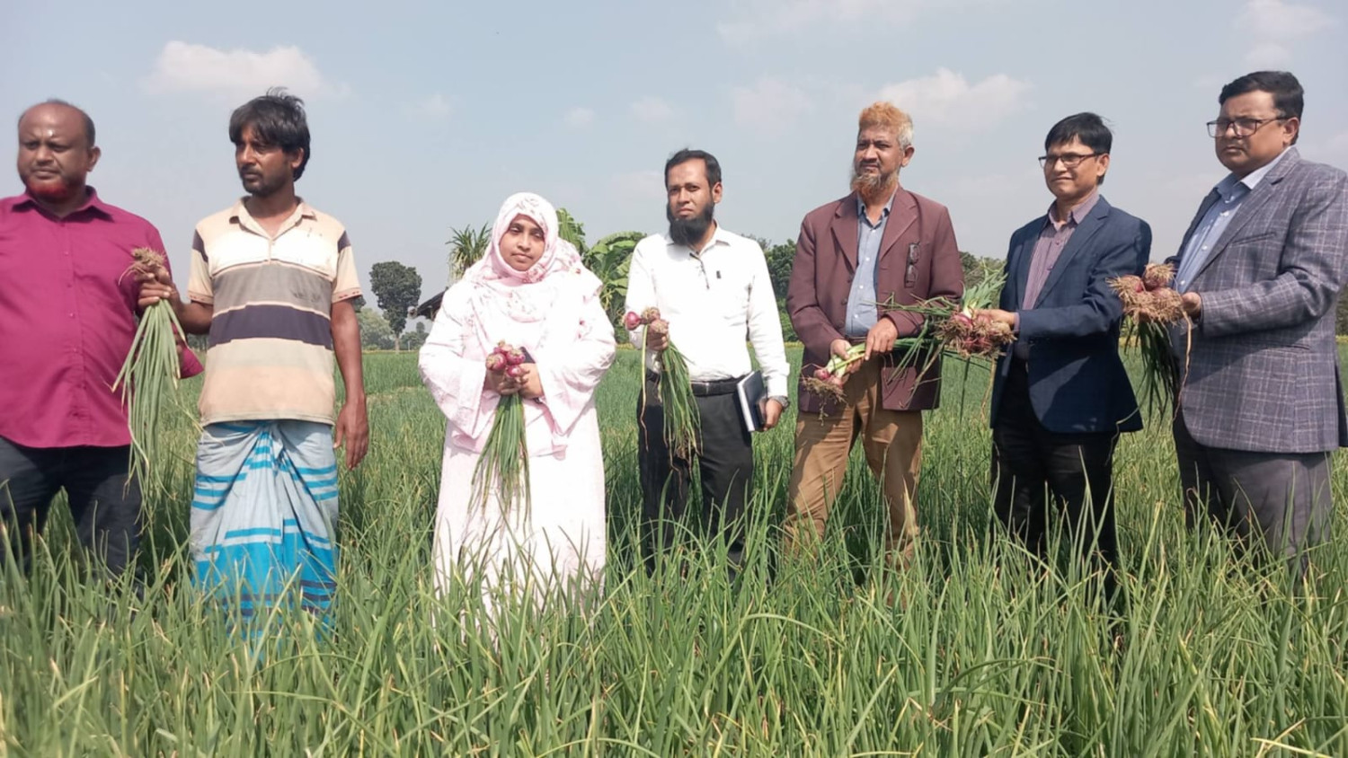 উচ্চমূল্য ও নিরাপদ ফসল উৎপাদনে কুষ্টিয়ায় কৃষকদের আগ্রহ বাড়ছে